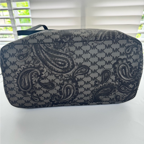 Michael Kors Black and Gray Floral Tote Bag - Picture 3 of 7